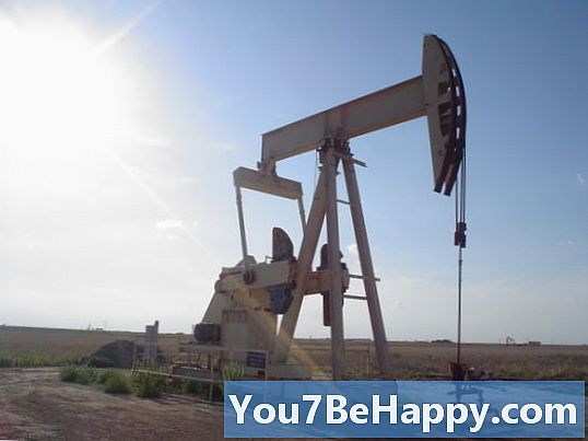 Petrolatum vs. Petroleum - Hva er forskjellen?