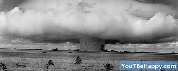 Atšķirība starp ūdeņraža bumbu un atombumbu
